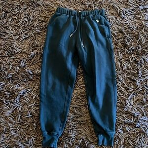 Abercrombie & Fitch black soft fleece jogger pants. Drawstring wait. Size Small